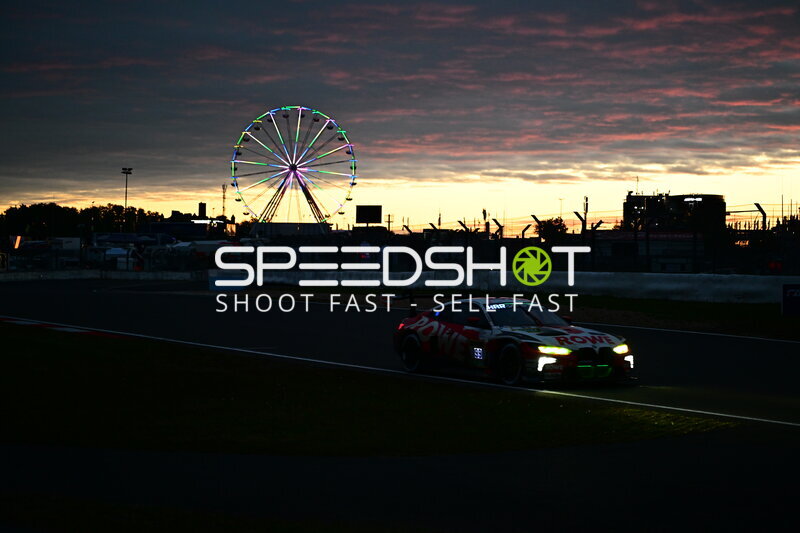 BMW M4 GT3 #99 von ROWE RACING bei Sonnenuntergang am Nürburgring