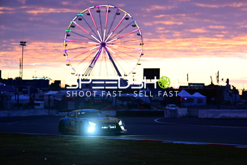 Mercedes-AMG GT3 #26 bei Sonnenuntergang am Nürburgring