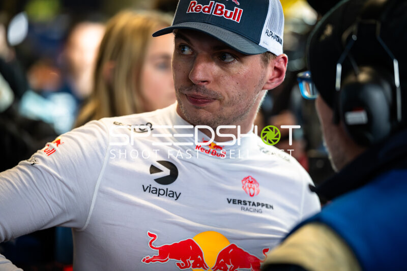 Max Verstappen im Fahrerlager beim 24h Nürburgring 2026
