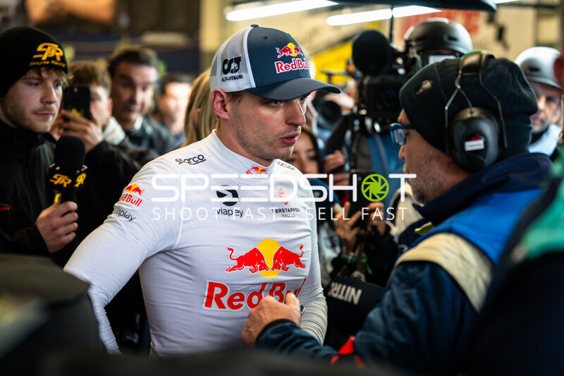 Max Verstappen im Fahrerlager beim 24h Nürburgring 2026