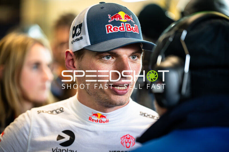 Max Verstappen im Fahrerlager beim 24h Nürburgring 2026