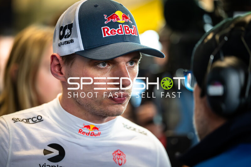 Max Verstappen im Fahrerlager beim 24h Nürburgring 2026