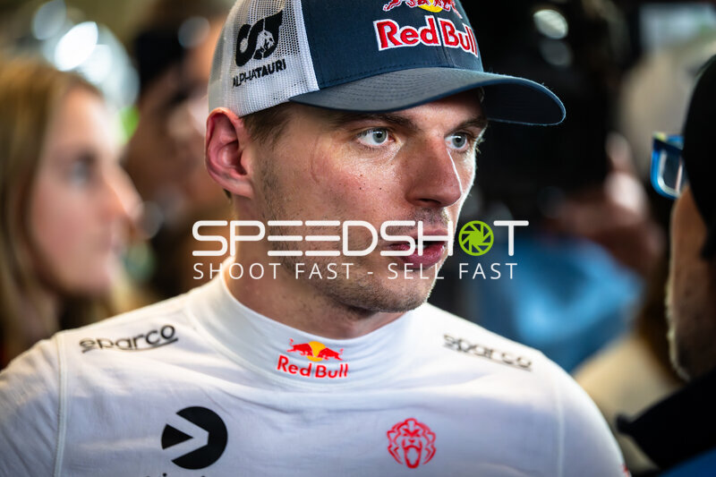 Max Verstappen im Fahrerlager beim 24h Nürburgring 2026