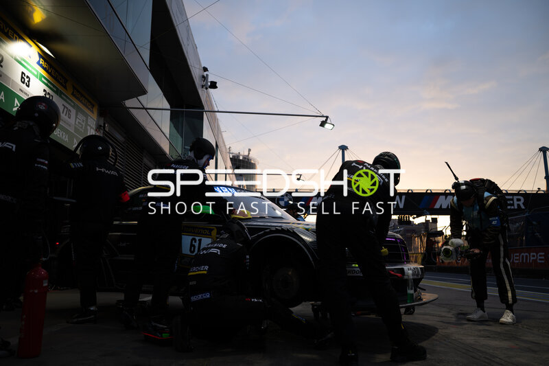 HWA Engineering Speed #61 beim Boxenstopp am Nürburgring
