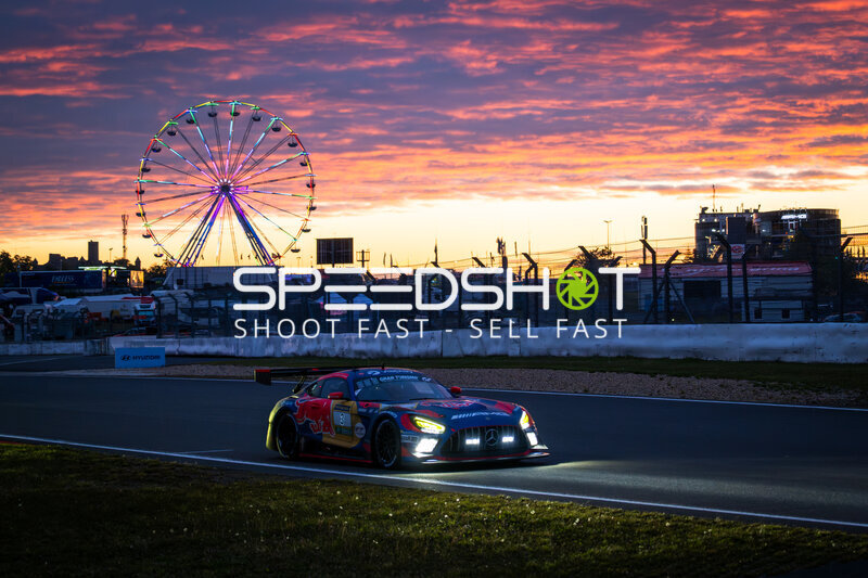 Mercedes-AMG GT3 #3 von Verstappen Racing im Sonnenuntergang am Nürburgring