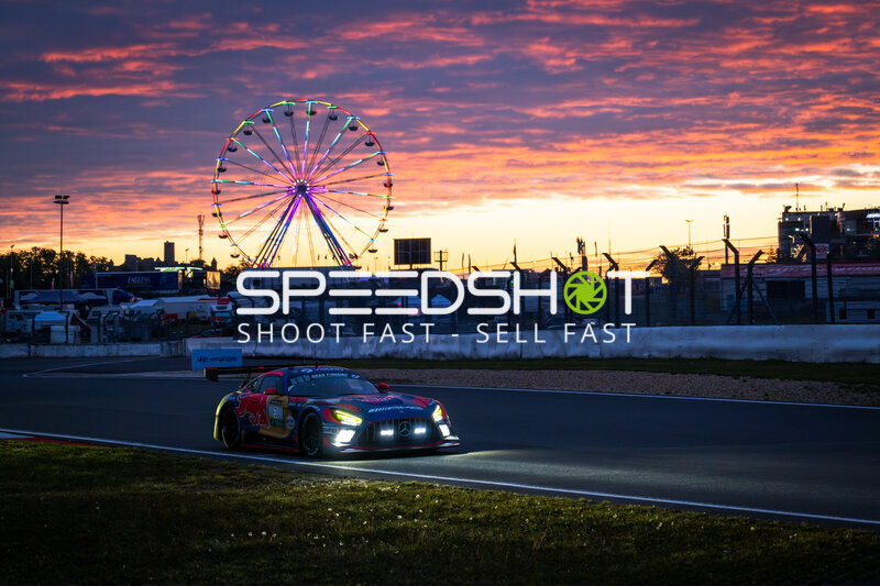 Mercedes-AMG GT3 #3 von Verstappen Racing bei Sonnenuntergang am Nürburgring