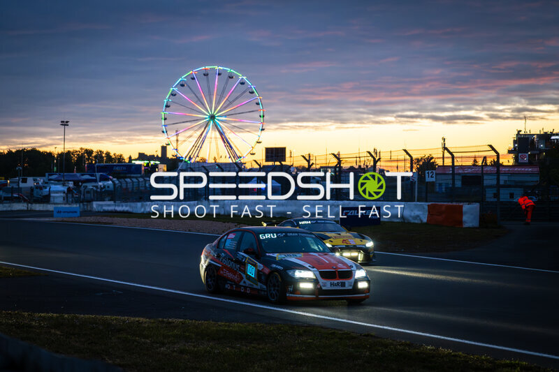 BMW 3er #100 von Pistonius by EiFelkind Racing bei Sonnenuntergang am Nürburgring