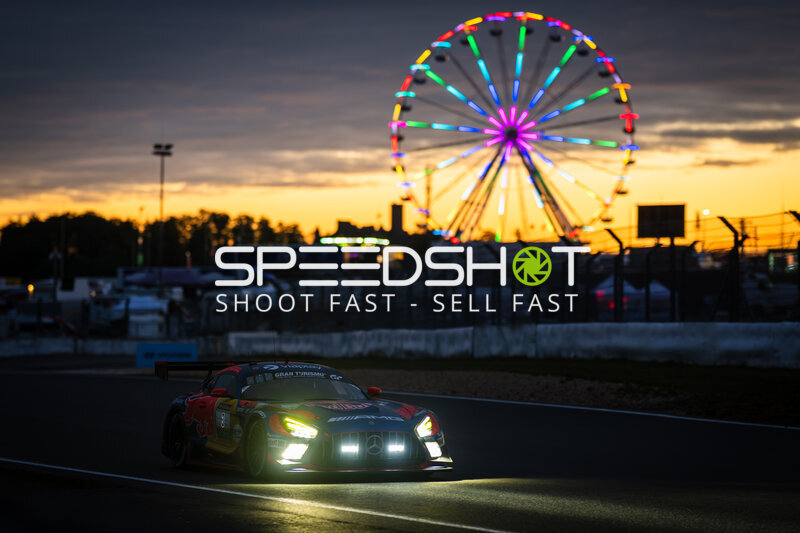 Mercedes-AMG GT3 #3 von Verstappen Racing im Abenddämmer am Nürburgring