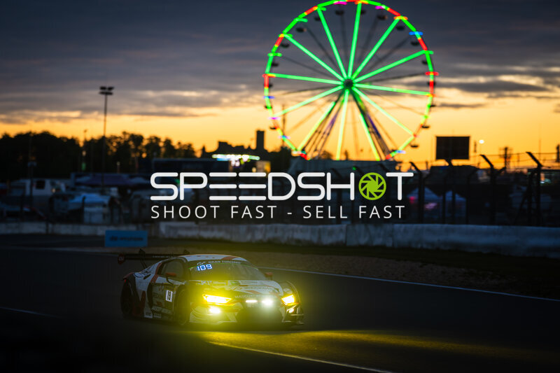 Audi GT3 #19 von Max Kruse Racing im Abenddämmer am Nürburgring