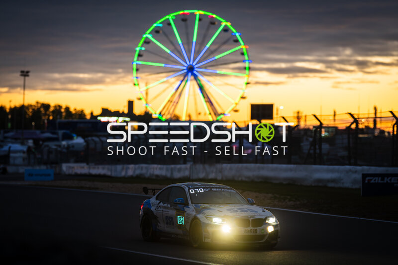 BMW #652 von Adrenalin Motorsport bei Sonnenuntergang am Nürburgring