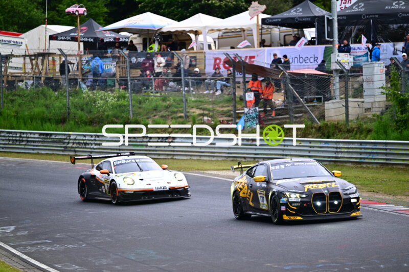 BMW M4 GT4 #17 und Porsche 911 GT3 #7 auf der Nürburgring-Nordschleife