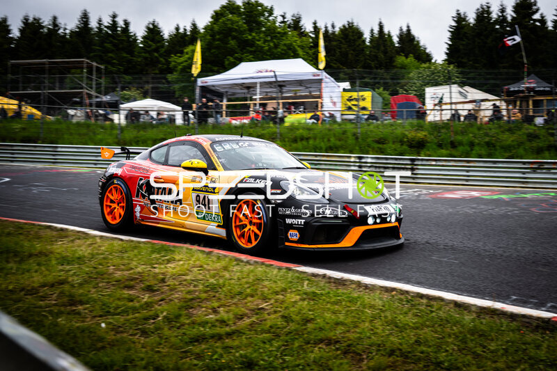 Porsche 718 Cayman GT4 #941 von Adrenalin Motorsport auf der Nordschleife