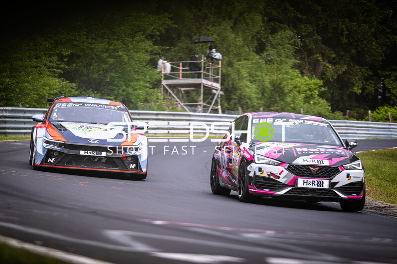 Hyundai und CUPRA im Zweikampf auf der Nordschleife