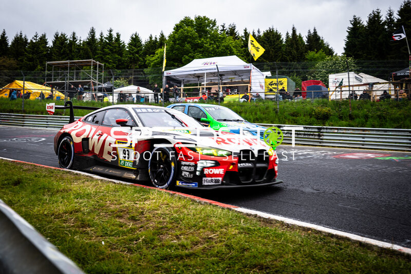 BMW M4 GT3 #99 von ROWE RACING auf der Nordschleife