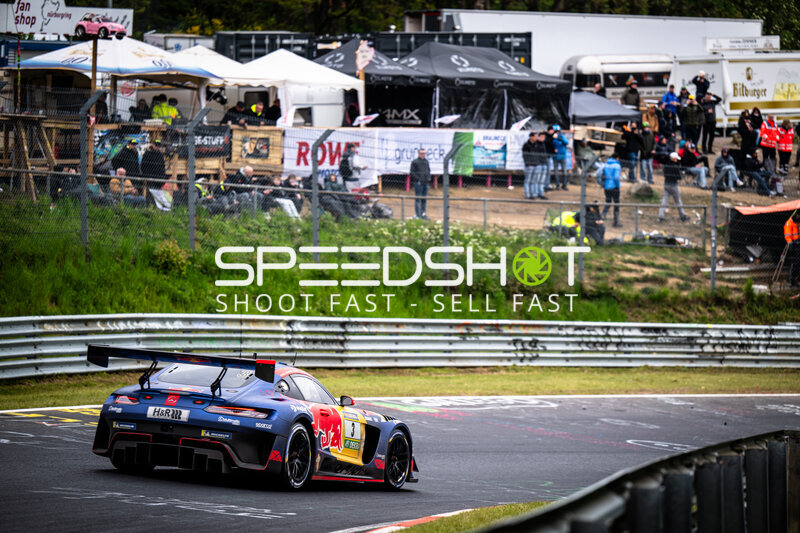 Mercedes-AMG GT3 #3 von Verstappen Racing in der Kurve am Nürburgring
