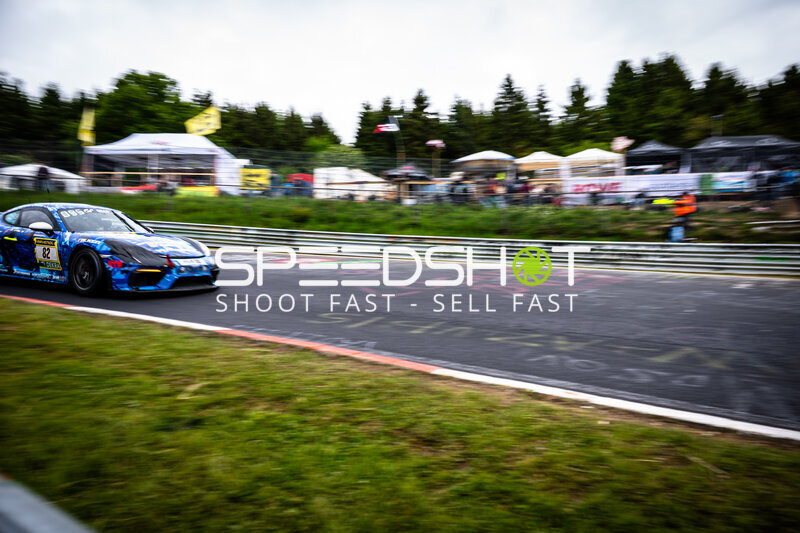 Porsche 718 Cayman GT4 #82 am Nürburgring beim 24h-Rennen