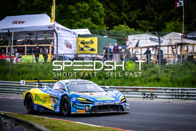 McLaren #69 von Doerr Motorsport in der Kurve am Nürburgring