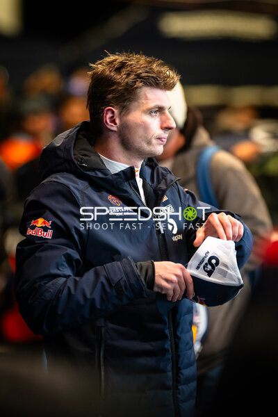 Max Verstappen im Fahrerlager beim 24h Nürburgring 2026