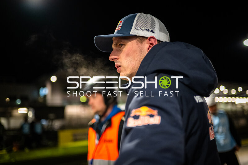Max Verstappen im Fahrerlager beim 24h Nürburgring 2026