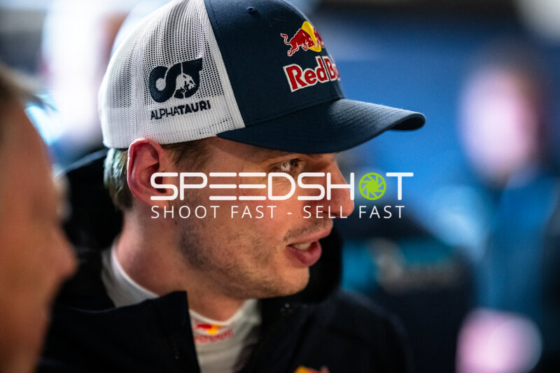 Max Verstappen im Fahrerlager beim 24h Nürburgring 2026