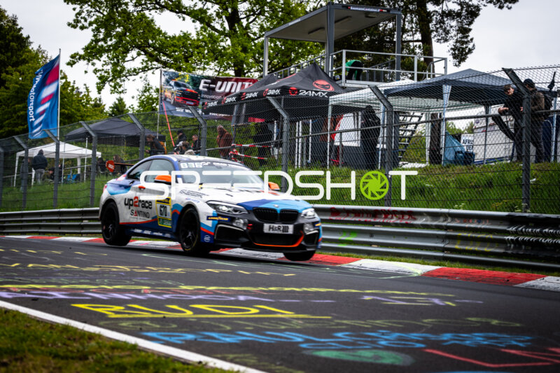 BMW #670 mit up2race-Livery auf der Nordschleife am Nürburgring