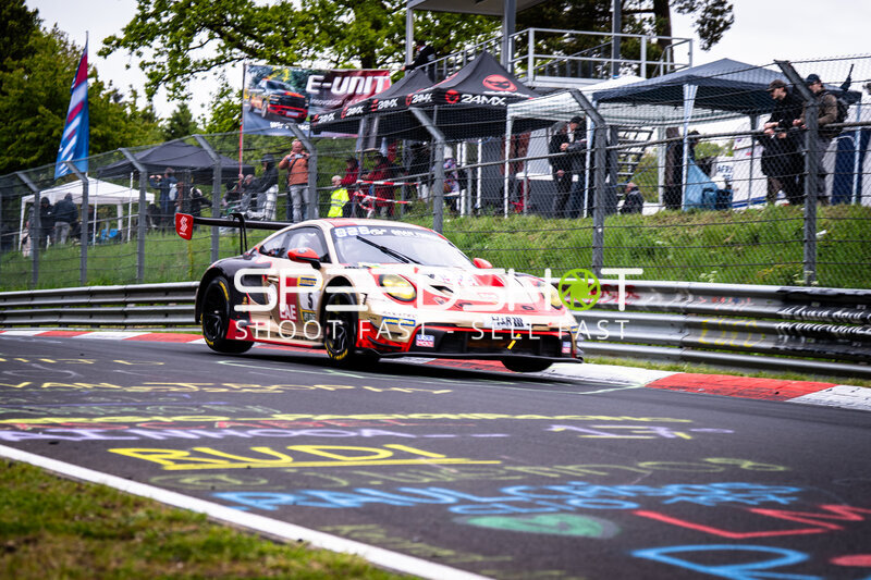 Porsche 911 GT3 R #5 von BLACK FALCON Team EAE auf dem Nürburgring
