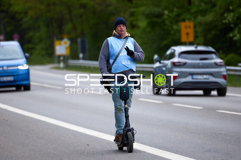 Streckenposten auf E-Scooter beim 24h Nürburgring
