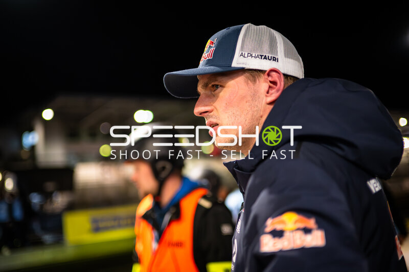 Max Verstappen im Fahrerlager beim 24h Nürburgring 2026