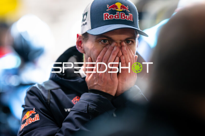 Red Bull Team Fahrer im Fahrerlager auf dem Nürburgring