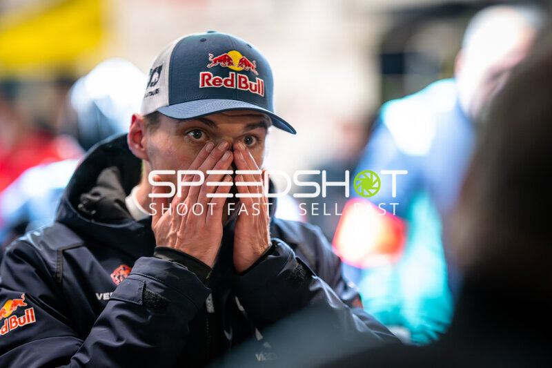 Red Bull Team Member im Fahrerlager beim 24h Nürburgring