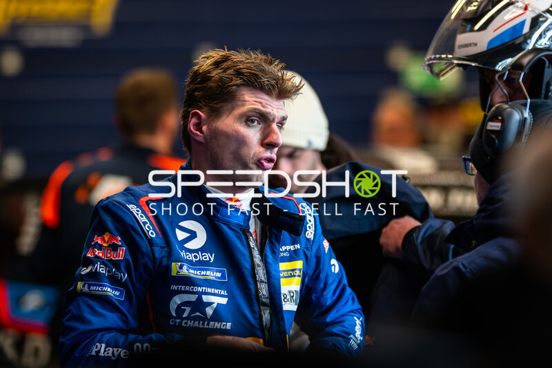 Max Verstappen im Fahrerlager der 24h Nürburgring 2026