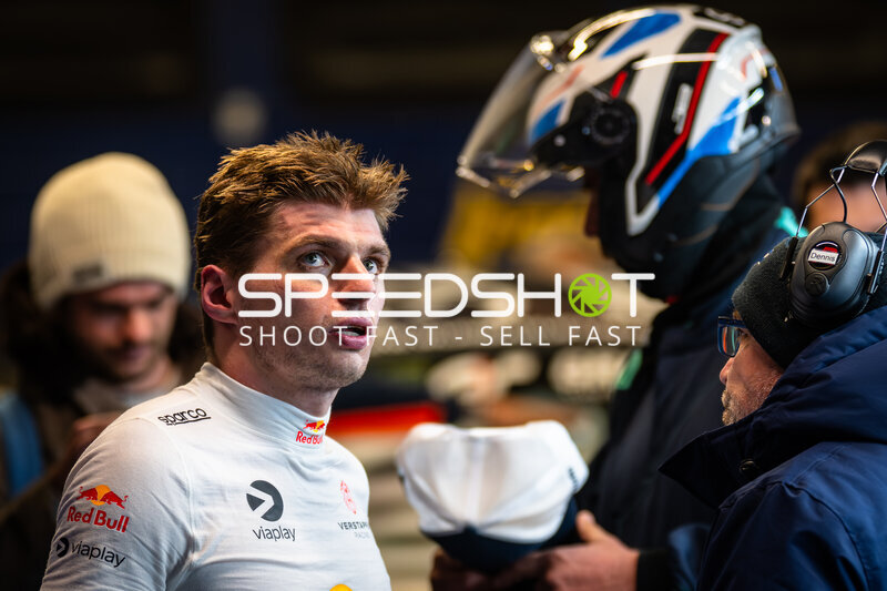 Max Verstappen im Fahrerlager beim 24h Nürburgring 2026