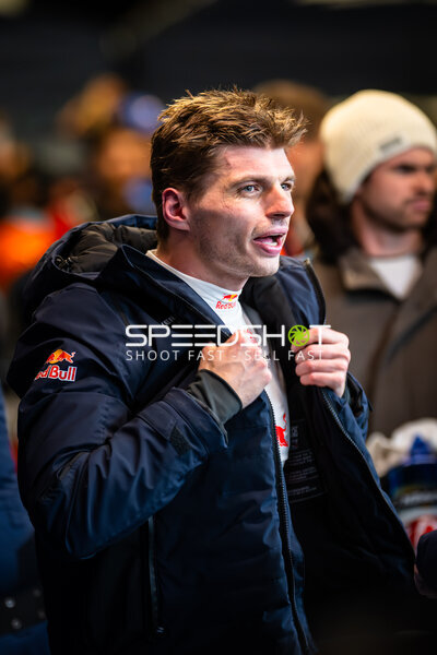Max Verstappen im Fahrerlager beim 24h Nürburgring 2026