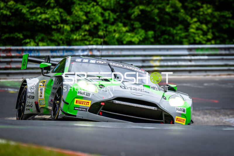 Aston Martin Vantage GT3 #19 von Max Kruse Racing auf der Nordschleife