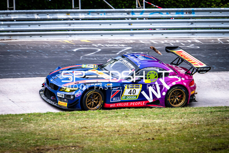 BMW M240i Racing #40 von W.I.S Racing Team auf der Nordschleife