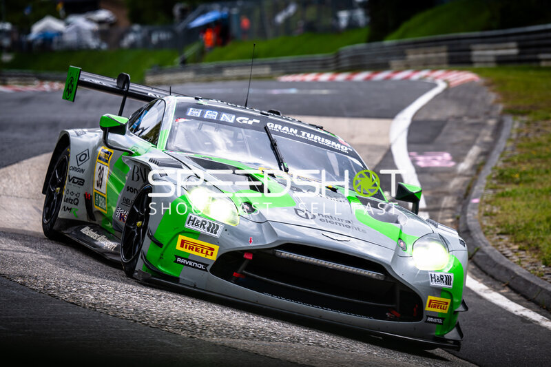Aston Martin Vantage GT3 #88 von SUBARU TECNICA INTERNATIONAL auf der Nordschleife