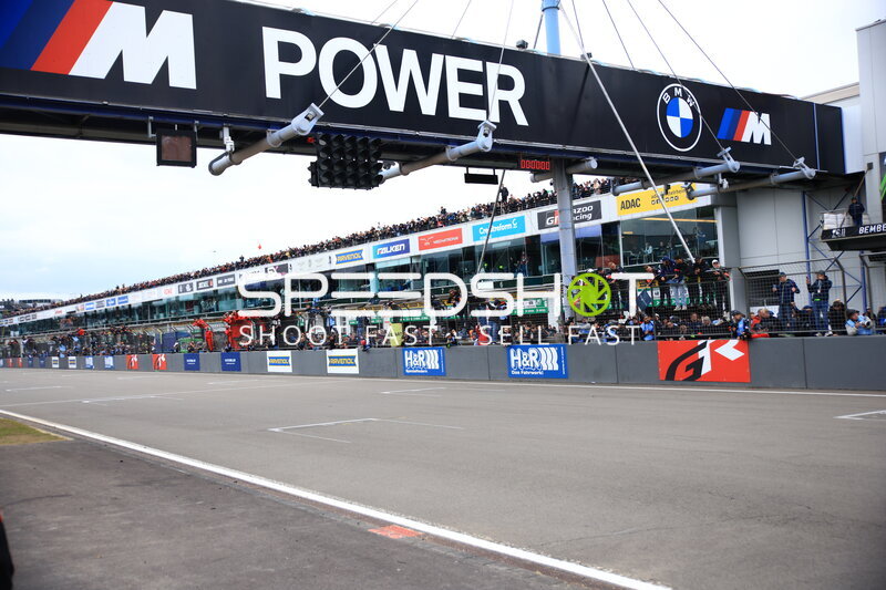 BMW M Power Gantry am Nürburgring vor dem 24h-Rennen