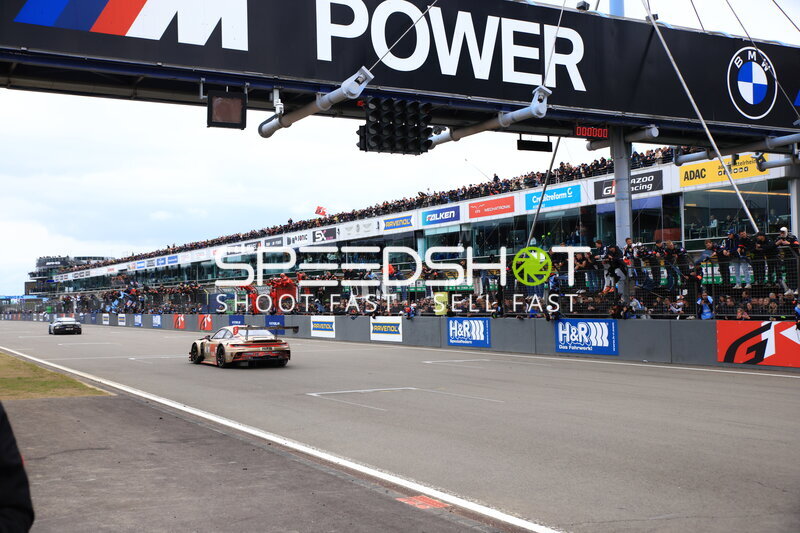 Porsche 911 GT3 R #31 auf der Startaufstellung am Nürburgring