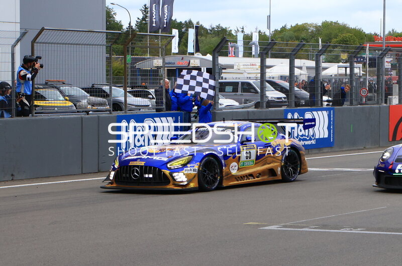 Mercedes-AMG GT3 #80 von Mercedes-AMG Team RAVENOL beim Quali-Parade-Durchgang am Nürburgring