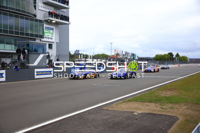 Mercedes-AMG GT3 #80 und Porsche 911 GT3 R #47 beim Start am Nürburgring