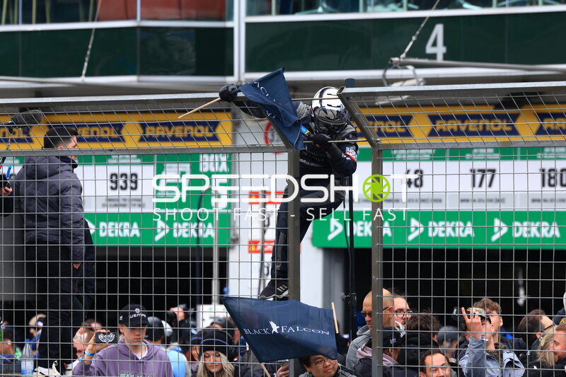 BLACK FALCON Team Fanatec #632 feiert Sieg bei 24h Nürburgring