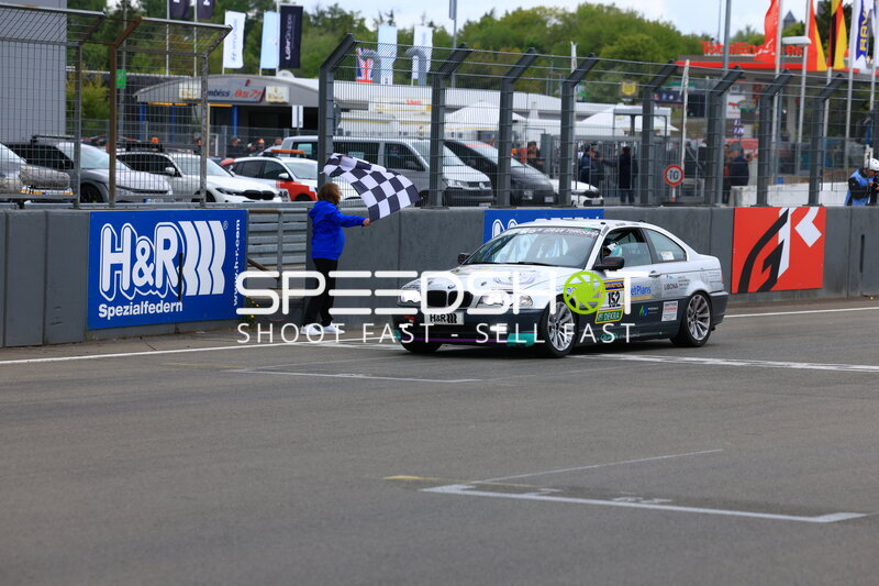 BMW M3 #152 bei der Startaufstellung auf dem Nürburgring