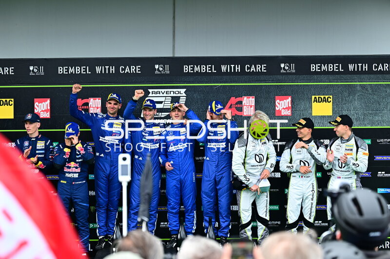 Mercedes-AMG Team RAVENOL und Walkenhorst Motorsport auf dem Podium