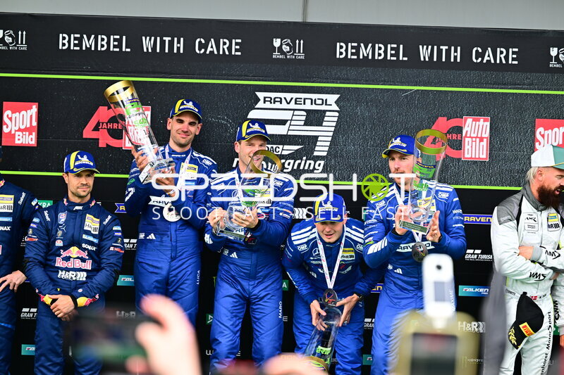 Mercedes-AMG Team RAVENOL #80 feiert Sieg bei der 24h Nürburgring 2026