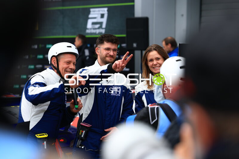 Team-Briefing im Fahrerlager der 24h Nürburgring 2026