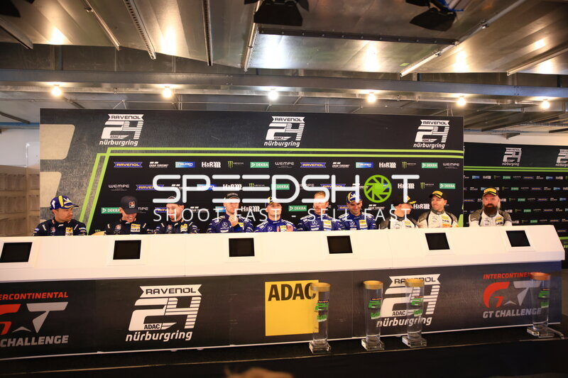 Fahrerbriefing beim ADAC RAVENOL 24h Nürburgring mit Mercedes-AMG und Red Bull Teams