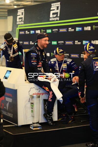 Red Bull Team ABT Fahrer bei Pressekonferenz auf dem Nürburgring