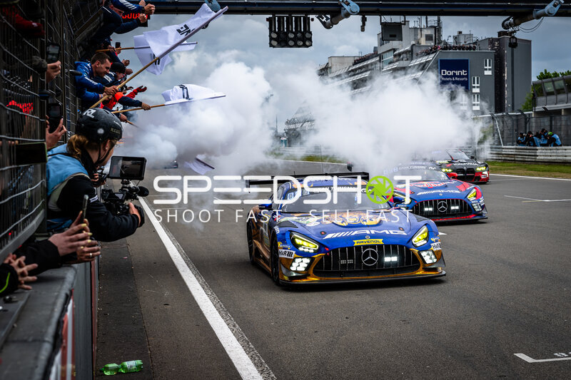 Mercedes-AMG GT3 #80 von Mercedes-AMG Team RAVENOL in der Boxengasse