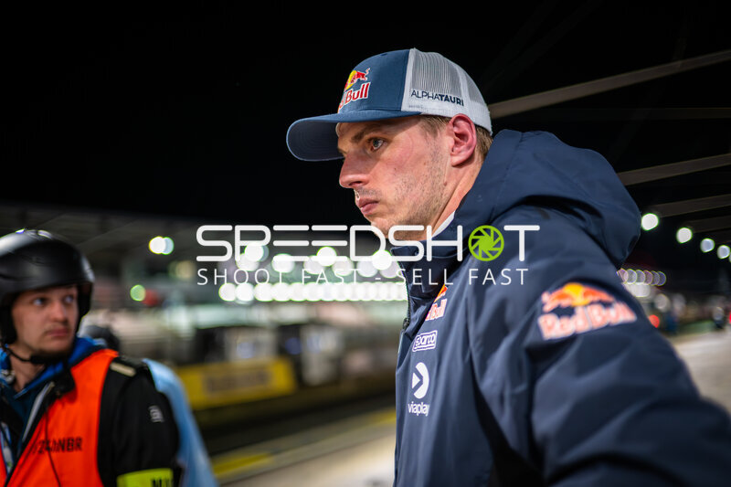 Max Verstappen im Fahrerlager der 24h Nürburgring 2026
