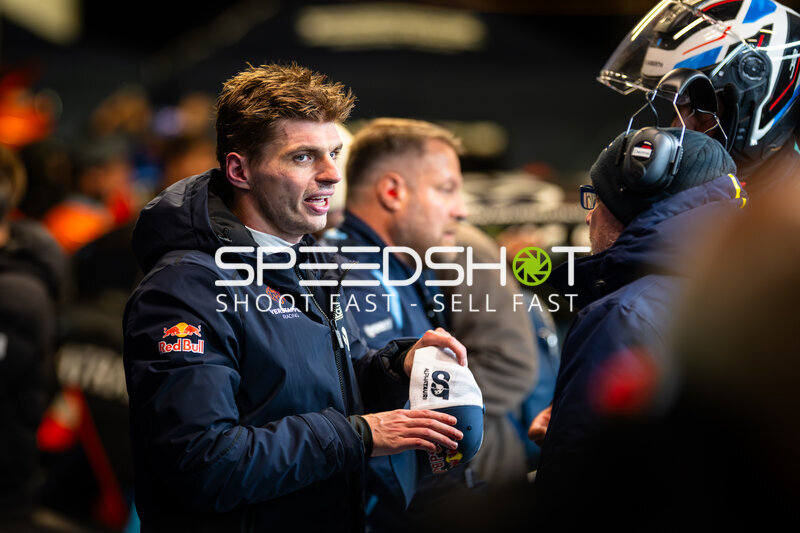 Max Verstappen im Fahrerlager beim 24h Nürburgring 2026
